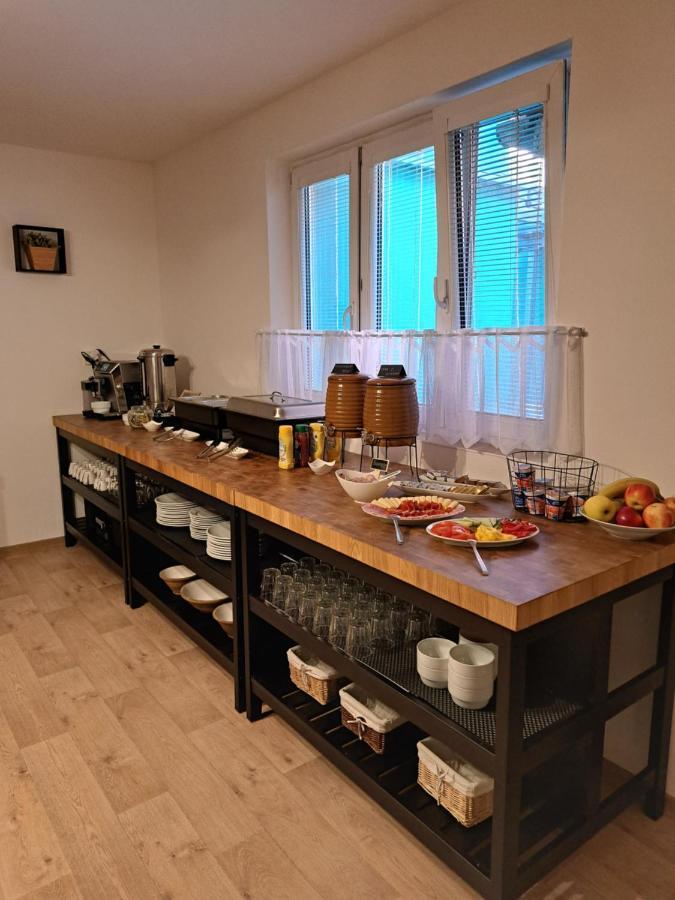 Penzion A Pizzerie Na Zalozne Kobylí Eksteriør billede
